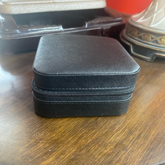 NWT Jewelry Box in Black With Choice of One Set of Vintage Earrings - Picture 2 of 14